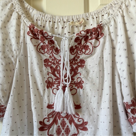 Anthropologie Solitaire White Boho Peasant Top with Rose Embroidery - Picture 8 of 10